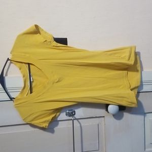 Yellow short sleeve shirt. M